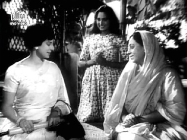 Baabli meets Jitendra's sister and niece