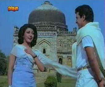 Aapko pyaar chhupaane ki buri aadat hai Aapko pyaar chhupaane ki buri aadat hai