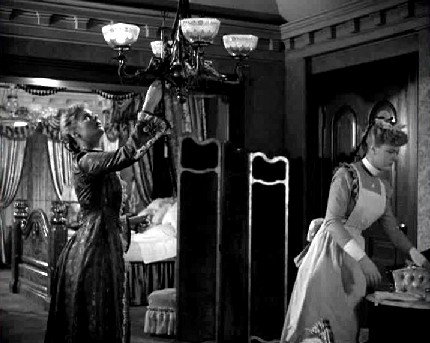 Paula thinks she sees the gaslight dim... Paula thinks she sees the gaslight dim...