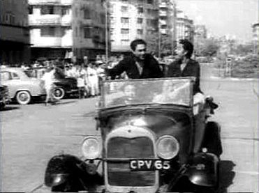 Ashok Kumar, Kishore Kumar and Anoop Kumar in Chalti ka Naam Gaadi