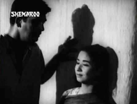 Indrani Mukherjee as Farida in Usne Kaha Tha