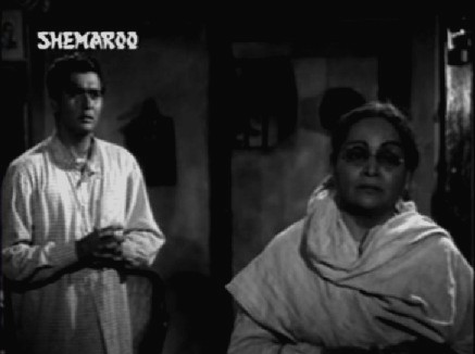 Paro is horrified to discover the source of Nandu's new-found wealth