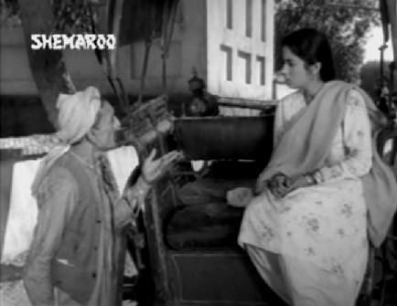 Khairati tells Kamli that her opponent is Nandu