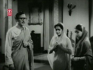 Lata decides to turn widow with a vengeance