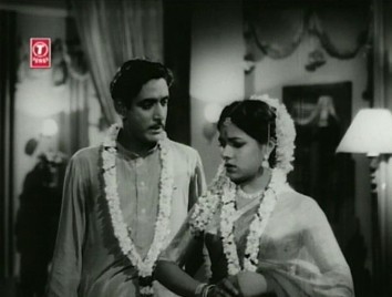 Rajan and Mangala have a tiff on their suhaag raat