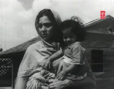 A widowed Manorama sets off for Lucknow A widowed Manorama sets off for Lucknow