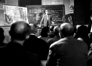 Eloisa holds a special class Eloisa holds a special class