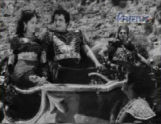 The king shows his gratitude to Aadil The king shows his gratitude to Aadil