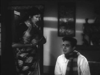 Pushpa tries to lull Shivraj's fears and decides they must marry Pushpa tries to lull Shivraj's fears and decides they must marry