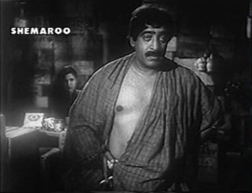 ...and introduces him to Kaptaan