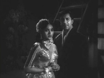 Lok Nath makes Pushpa a star - and falls for her? Lok Nath makes Pushpa a star - and falls for her?