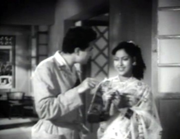 Rekha gets to know Pradeep - sort of