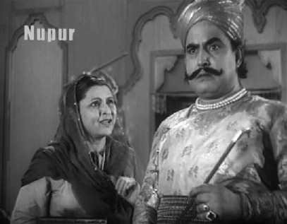 The kotwal makes a deal with Chaudhvin's mother