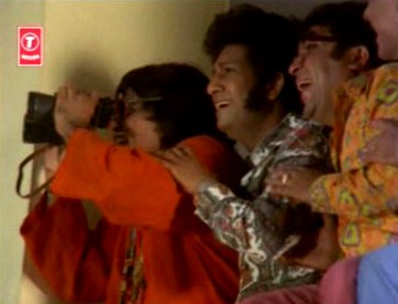 Mohan's 'pals' spy on Neena...