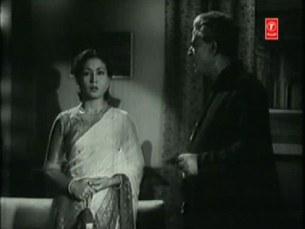 Meena Kumari gets told off by a hero's father, in Bandish