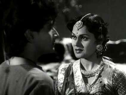 Roopmati tries to entice Baiju