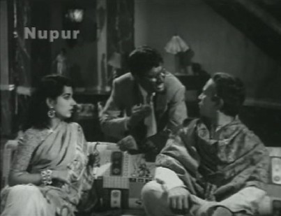 Sunil pretends to be a lawyer