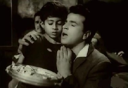 Badal jaaye agar maali, from Bahaarein Phir Bhi Aayengi