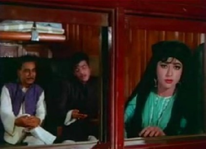 Rukh se zara naqaab utha do, from Mere Huzoor