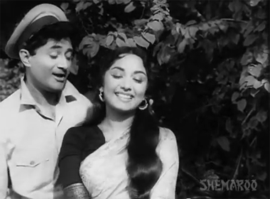 Tujhe jeevan ki dor se, from Asli-Naqli