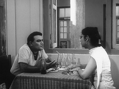 Kedar and Sumitra hatch a plot to get Kavita and Arun together