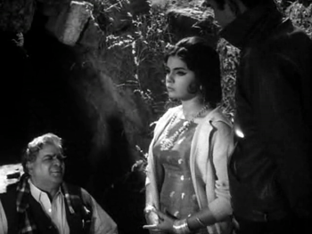 Rita comes to the excavation sire to take her father to the railway station