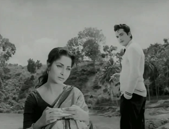 Raj meets Amit and falls in love