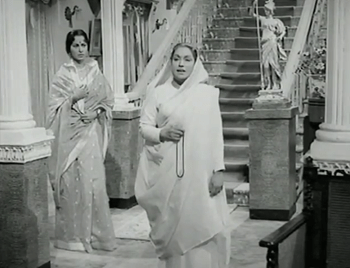 Dai Maa praises Poonam