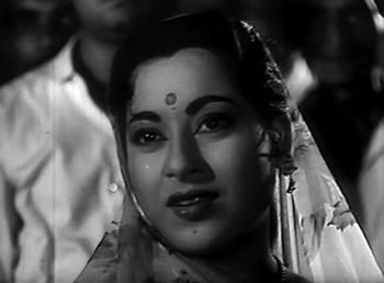 Raami surreptitiously accompanies Kishan to Lucknow