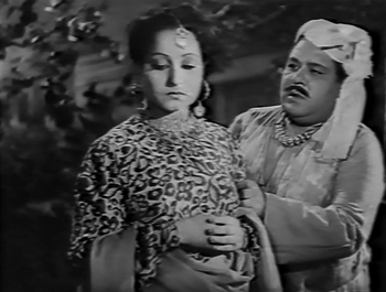 Noora hoodwinks and distracts Pumman