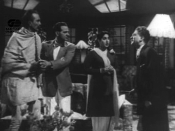 Roma's and Moti's fathers have a face-off