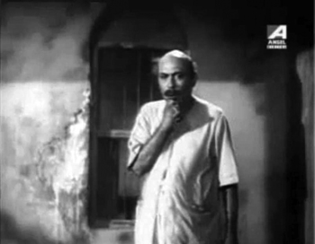 Chakravorty Babu gets suspicious