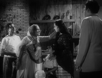 Asha comes to Amar's home...