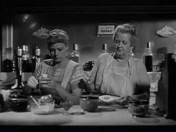 Icey Spoon gives Willa some advice