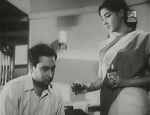 Radha manages to build a rapport with Tapas