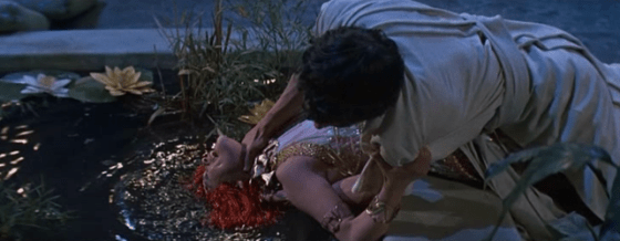 Sinuhe tries to kill Nefer