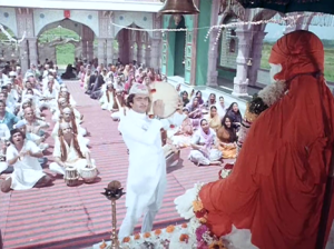 Akbar sings in praise of Shirdiwaale Sai baba.