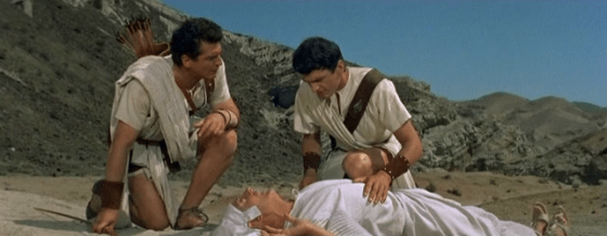 Sinuhe attends to a patient