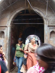 Erroneously known as Haveli Razia, this was the site of mushairas organised by Munshi Karimuddin.