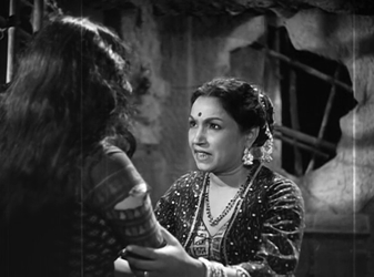 Lalita Pawar in Jis Desh Mein Ganga Behti Hai