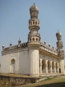 The Janaaza Masjid beside the tomb of Hayat Baksh Begum.