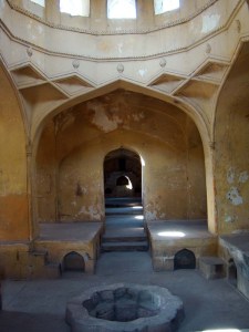 The ghuslkhana in the mortuary bath, where the dead body would be ritually bathed.