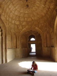 A chamber with incised plaster at Safdarjang's Tomb.