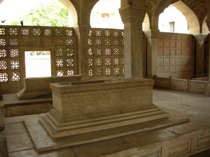 The cenotaph of Mirza Aziz Kokaltash, at Chaunsath Khamba.