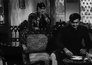 Qausar catches Ejaz cheating on his roza