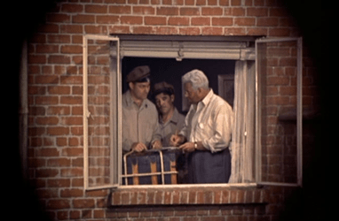 Thorwald hands over a trunk to be shipped