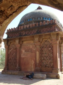 The tomb of Yusuf Qattaal, seen from the mosque.