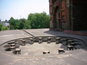 A pretty flower-shaped water tank a Rahim's Tomb.