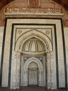 The mihrab at Qila-e-Kohna.