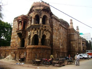 Looking at the Moth ki Masjid, from the back.